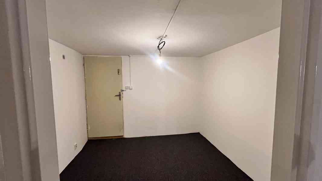 Pronájem obchodních prostor 67 m2 v centru Znojma - foto 9