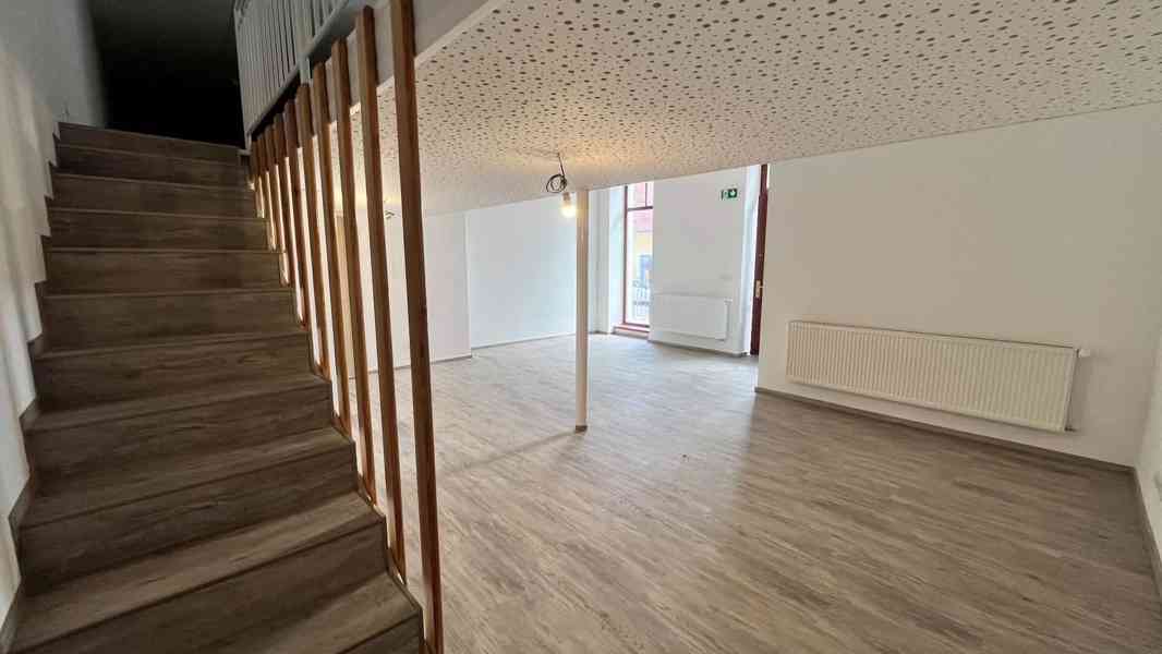 Pronájem obchodních prostor 67 m2 v centru Znojma - foto 6