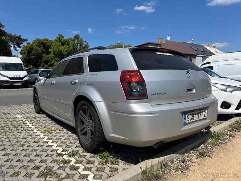Dodge Magnum r/t V8 5,7L (na opravu/díly) - foto 1