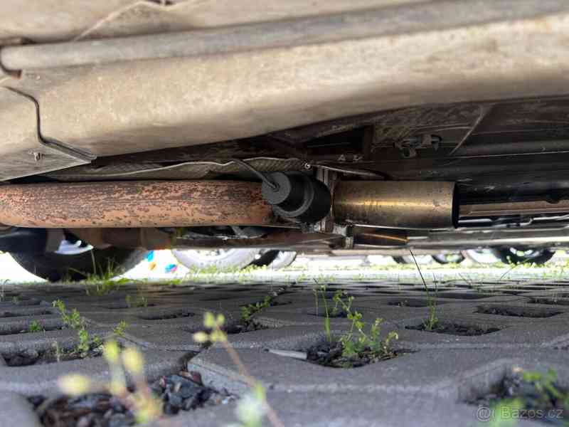 Dodge Magnum r/t V8 5,7L (na opravu/díly) - foto 17