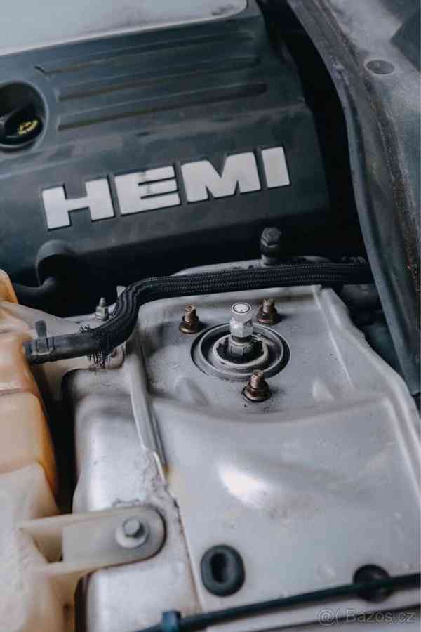 Dodge Magnum r/t V8 5,7L (na opravu/díly) - foto 3