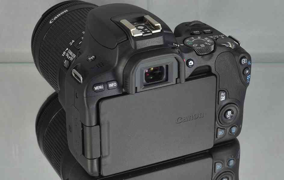 Canon EOS 200D + 18-55mm f/3.5-5.6 IS STM 880 Exp. - foto 9