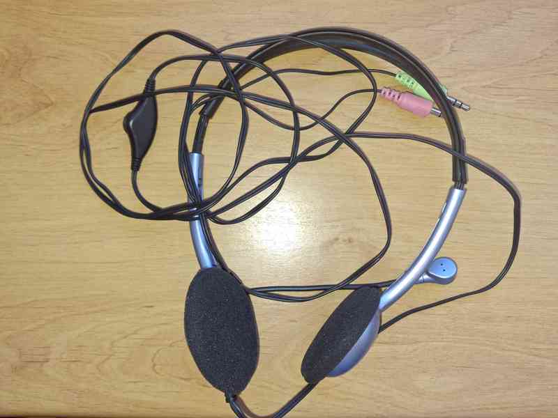 Sluchátka s mikrofonem - foto 1