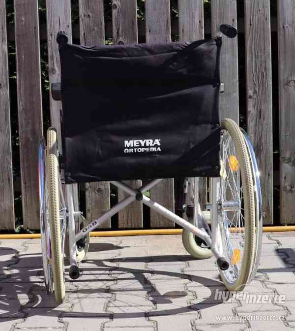 40.-Mechanický invalidní vozík Meyra. - foto 2