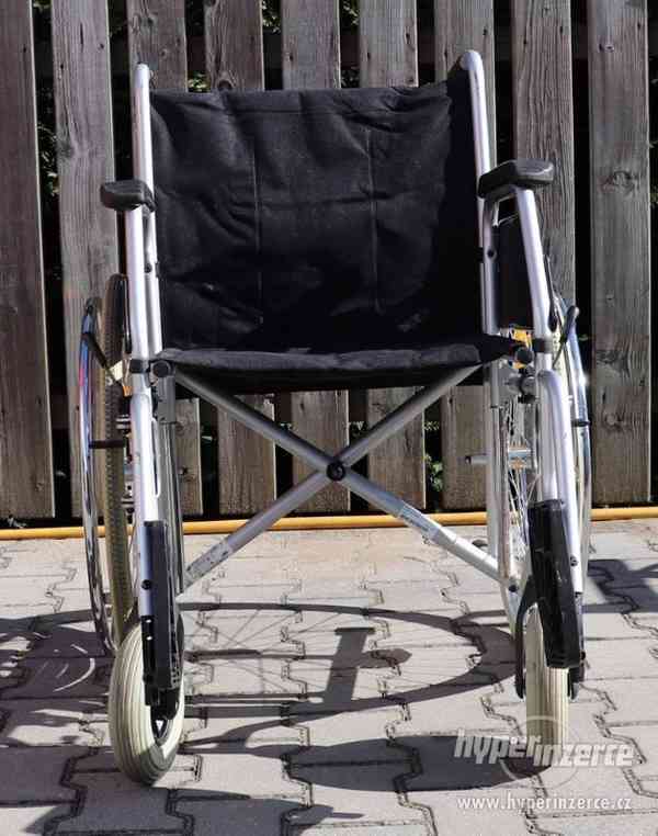 40.-Mechanický invalidní vozík Meyra. - foto 4