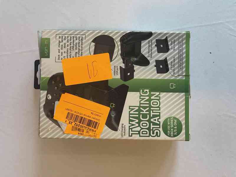 Venom VS2891 Twin Docking Station Xbox 360 - netestováno - foto 5