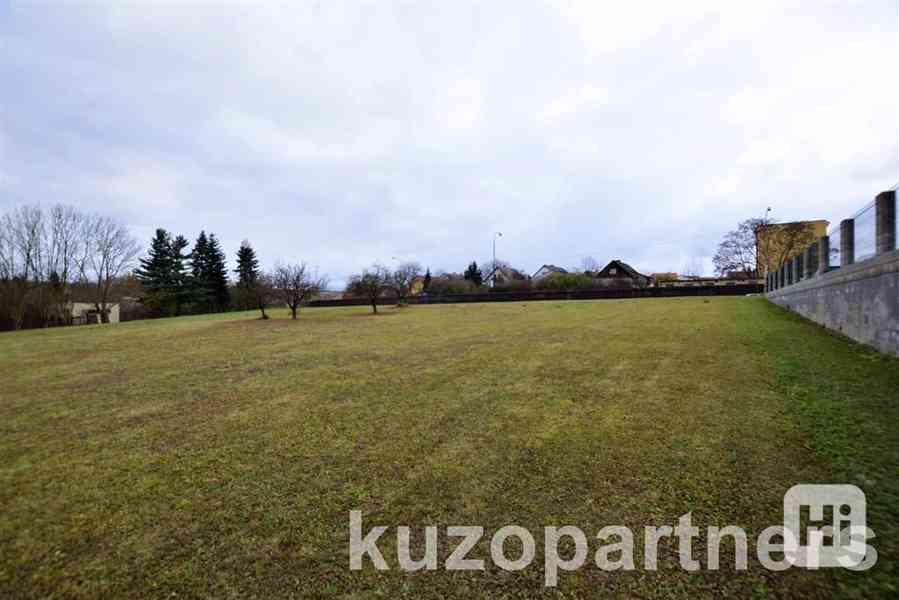 Prodej pozemku pro obchodní využití v Kralovicích - 5262 m² - foto 6