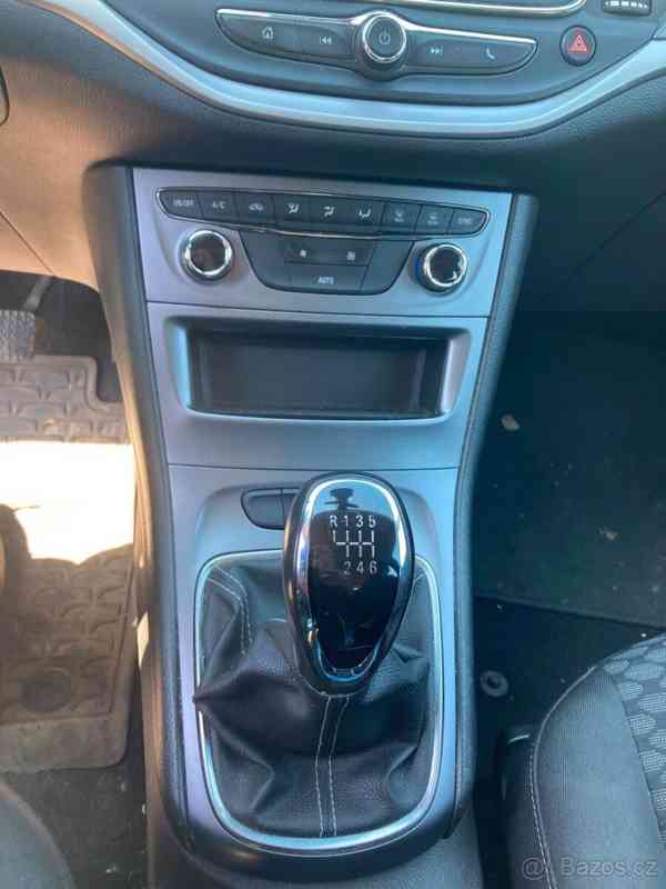 Opel Astra 1,6   Sports Tourer CDTI 2018 - foto 3