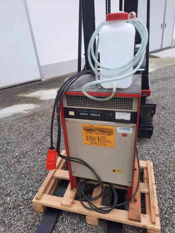 Vysokozdvižný vozík Linde E15 s elektrickým bočním nakladače - foto 12