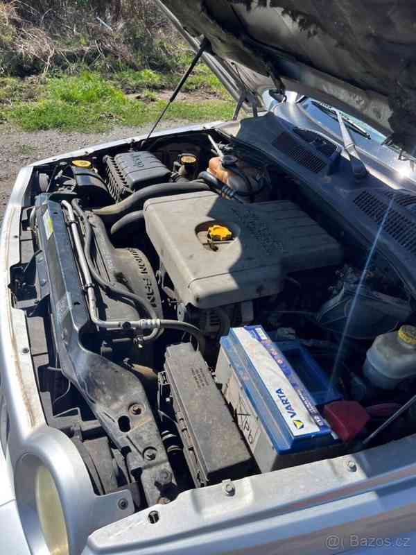 Jeep Cherokee 2,5   KJ - foto 14