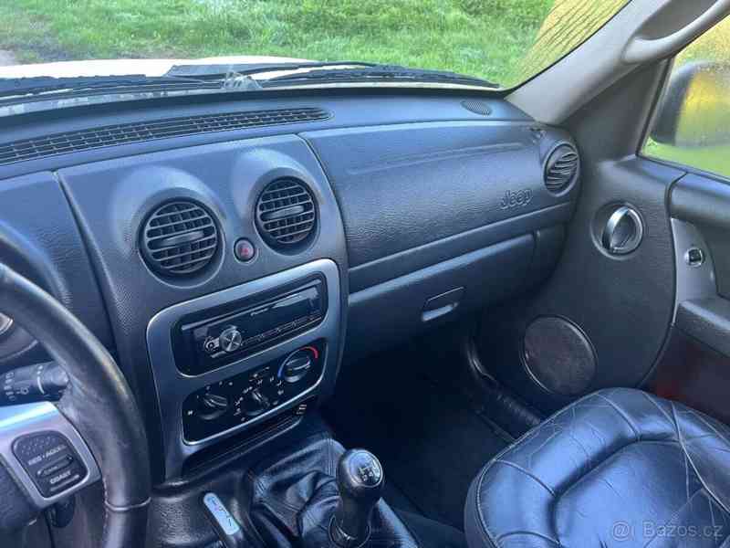 Jeep Cherokee 2,5   KJ - foto 9