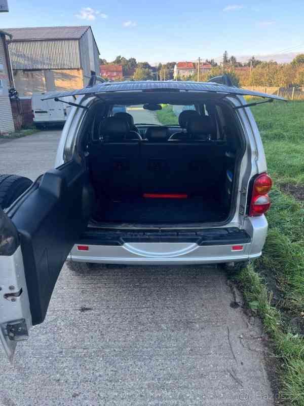 Jeep Cherokee 2,5   KJ - foto 7