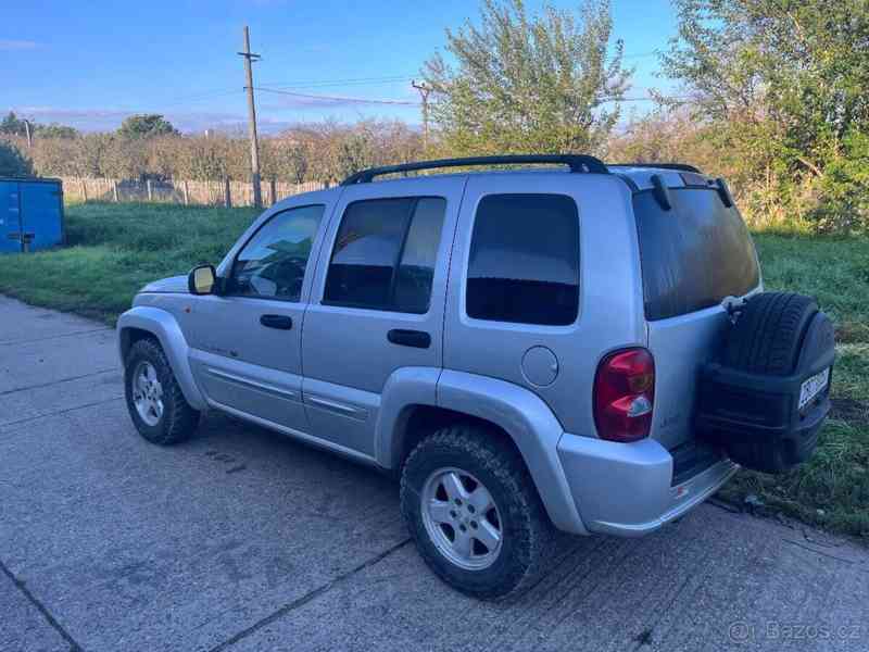 Jeep Cherokee 2,5   KJ - foto 2
