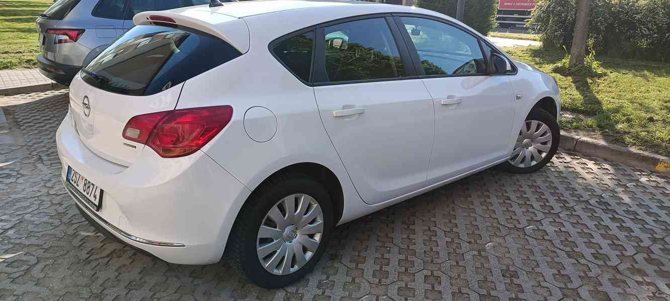 Opel Astra J 2014 / 1,4 / 74 KW - foto 4