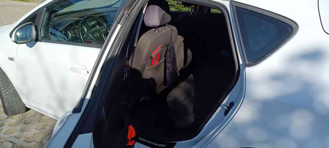 Opel Astra J 2014 / 1,4 / 74 KW - foto 13