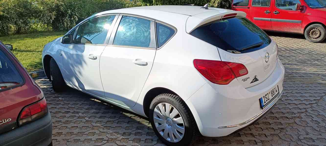 Opel Astra J 2014 / 1,4 / 74 KW - foto 2
