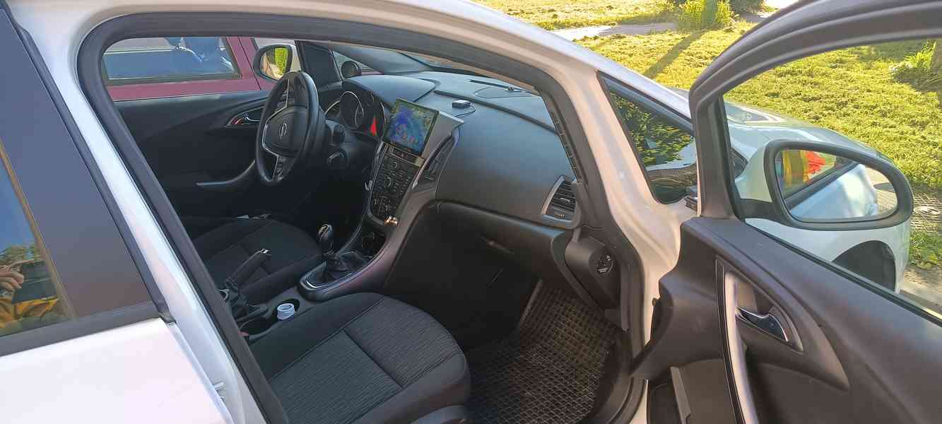 Opel Astra J 2014 / 1,4 / 74 KW - foto 3