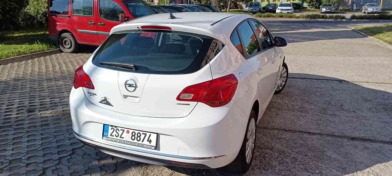 Opel Astra J 2014 / 1,4 / 74 KW - foto 12
