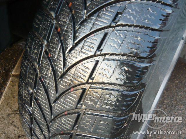 Chrysler Grand Voyager 2,5 TDi 2000 - foto 9