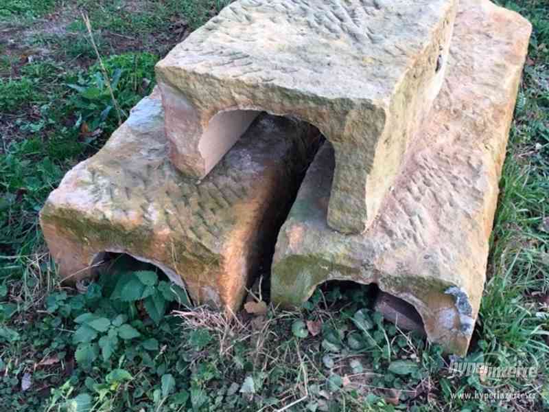 Prodám pískovcové žlaby a kvádry - foto 1