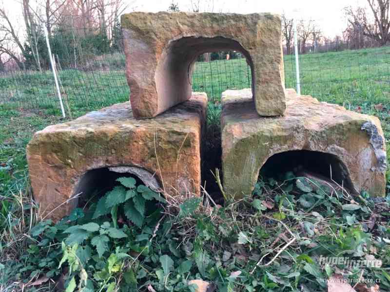 Prodám pískovcové žlaby a kvádry - foto 5