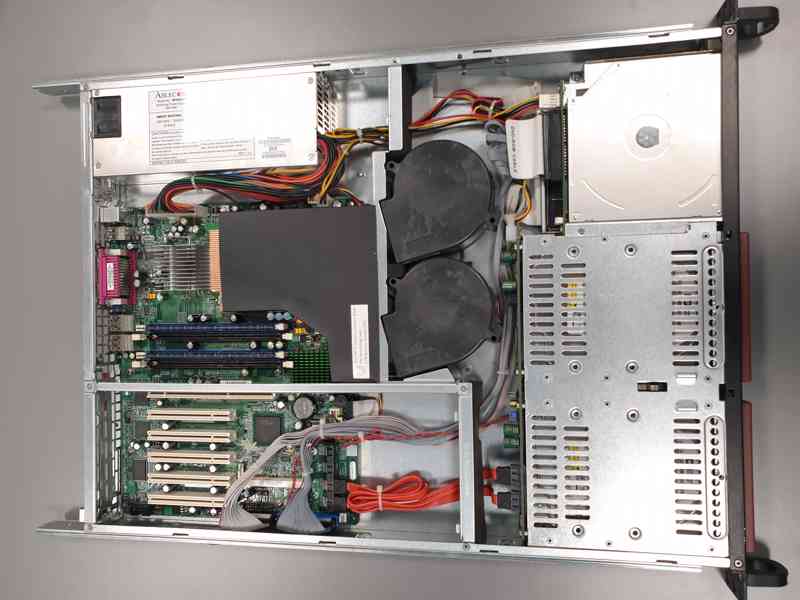 server Supermicro, P8SCT, Intel Pentium 4 3 GHz 1 Core  - foto 2