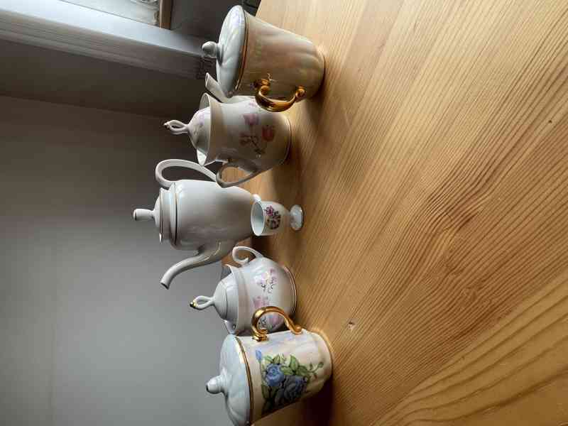 Porcelánová dekorativní sada – konvičky, dózy a hrníčky - foto 2