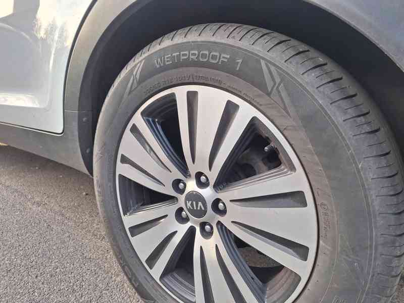 Kia Sportage  2.0 benzin  - foto 17