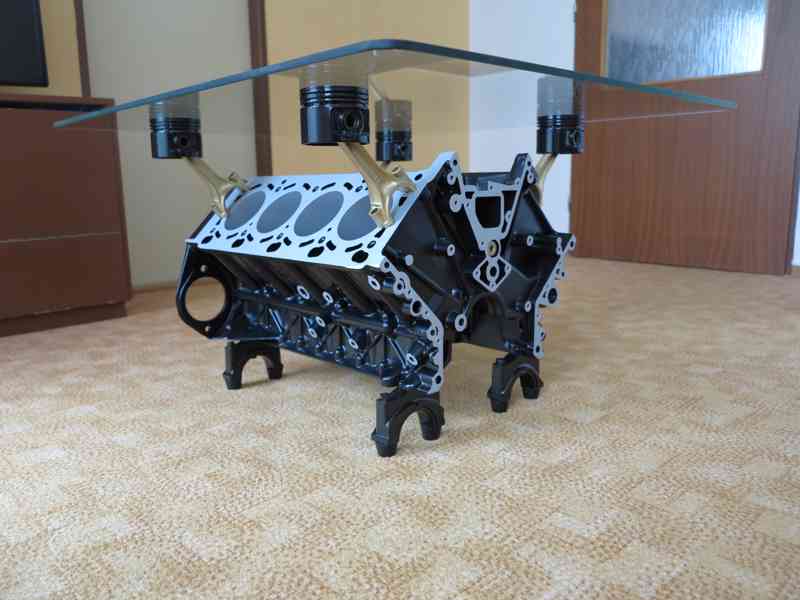 Konferenční stolek z bloku motoru V8. - foto 1