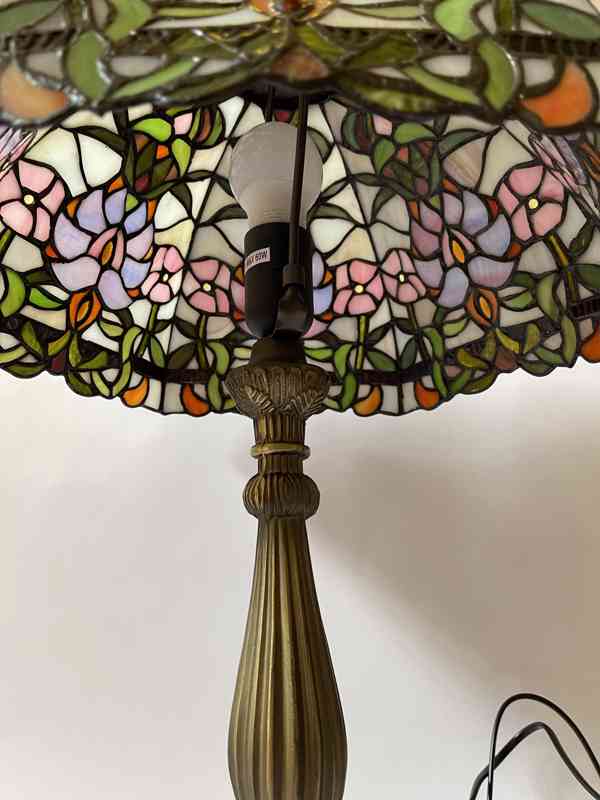 Velká stolní lampa Tiffany s květy - secesním styl - foto 4