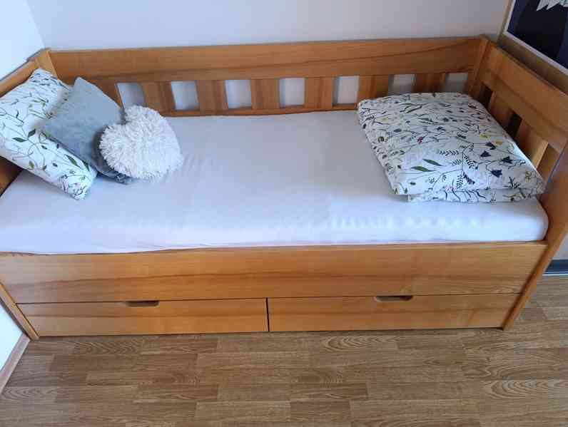 Dřevěná masivní postel - foto 2