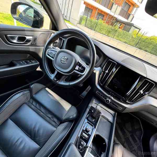 Volvo XC60 T6 Rdesign Black, tažné - foto 9