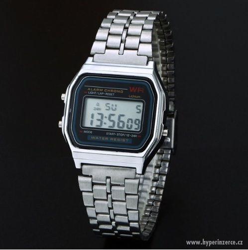 Stříbrné digitální hodinky - foto 1