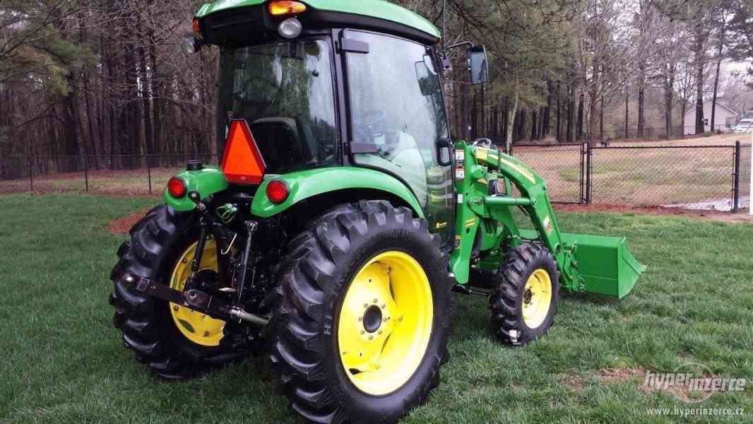 John Deere 4320 Traktor - foto 2