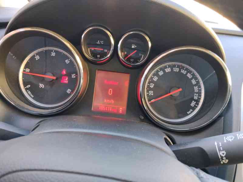 Opel Astra Sports Tourer 2.0 CDTI 121 kW – CZ původ, servis - foto 11