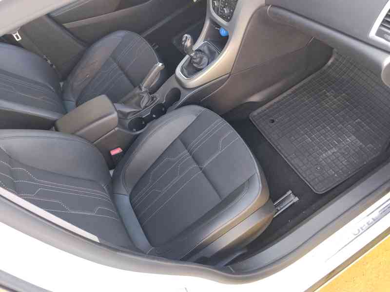 Opel Astra Sports Tourer 2.0 CDTI 121 kW – CZ původ, servis - foto 9