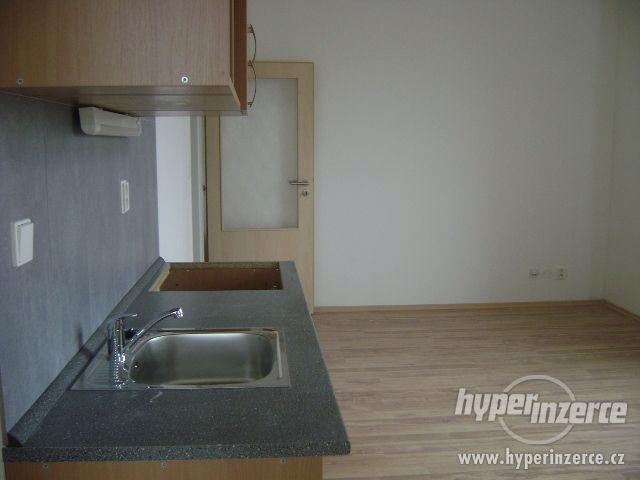 Pronájem bytu 3+kk v Brně na ul. Brněnská 10000,-Kč - foto 8