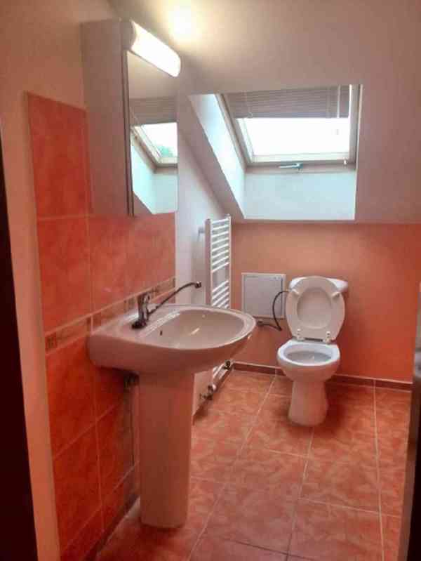 Pronajmu pěkný podkrovní byt 2+kk 76m2 v Ostravě. - foto 2