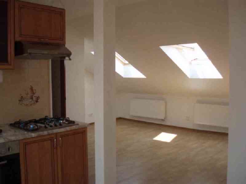Pronajmu pěkný podkrovní byt 2+kk 76m2 v Ostravě. - foto 6
