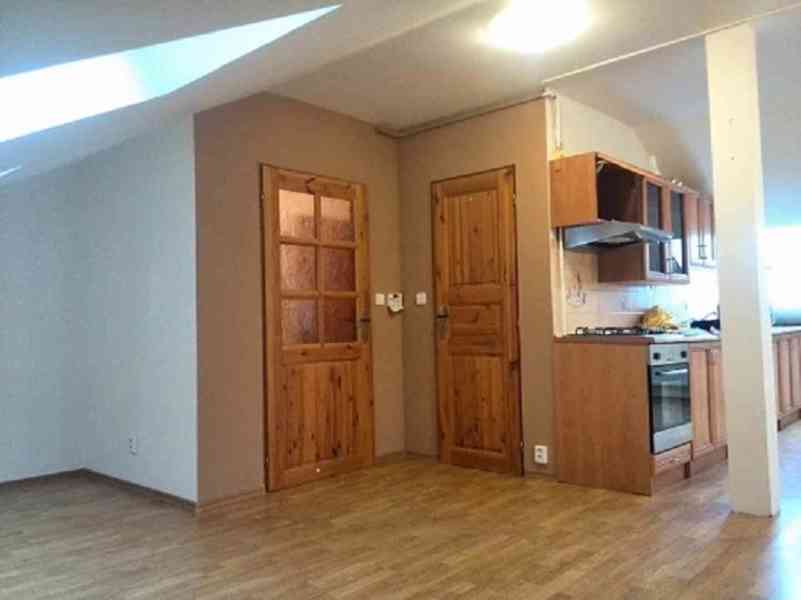 Pronajmu pěkný podkrovní byt 2+kk 76m2 v Ostravě. - foto 5