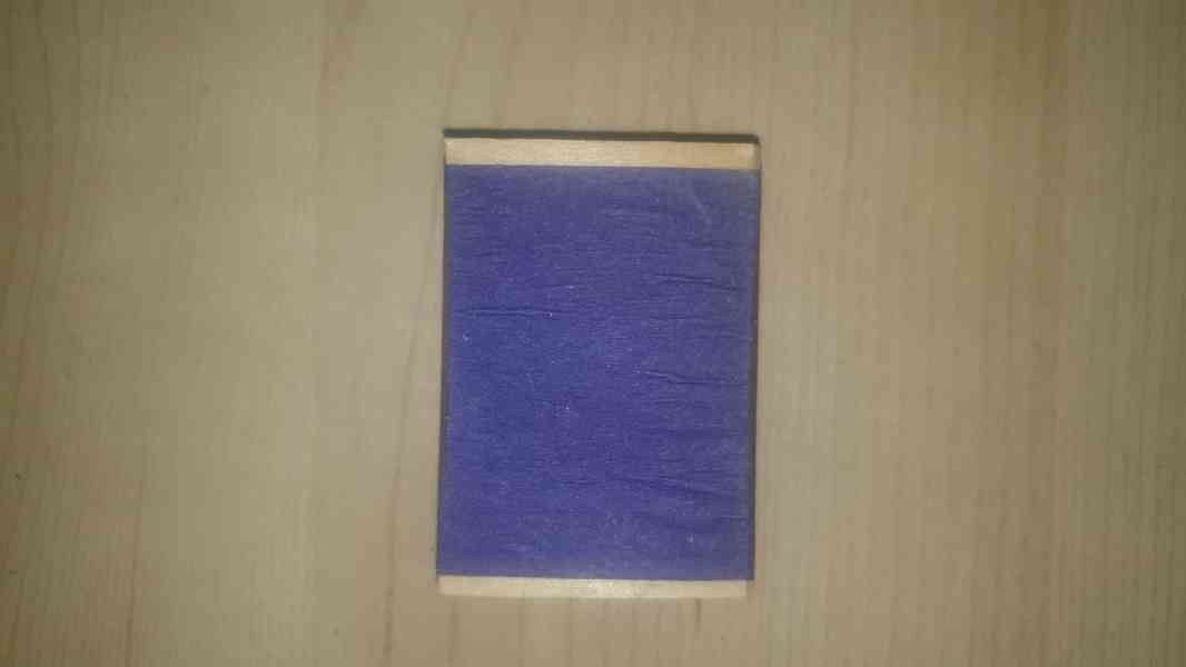 Stará dýhovaná krabička se zápalkami. - foto 2