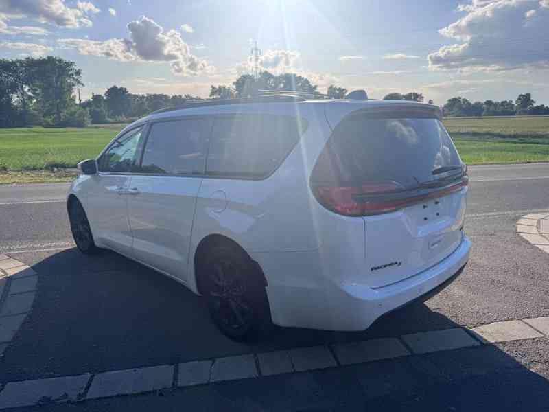 Chrysler Pacifica 3,6 RU Limited DVD Čočka 2021 - foto 4