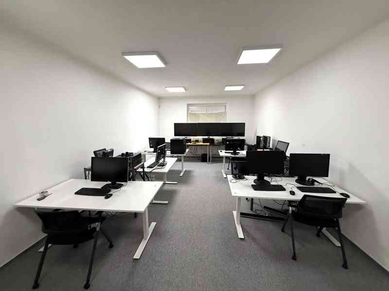 PRONÁJEM PROSTORNÉ KANCELÁŘE O CP CCA 38 M2, BRNO–ŽIDENICE  - foto 2