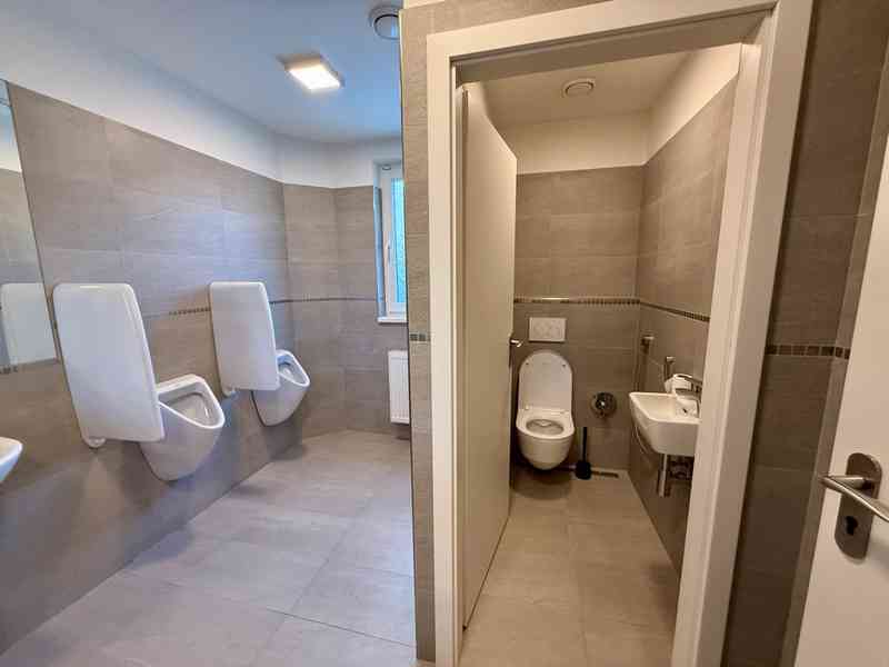 PRONÁJEM PROSTORNÉ KANCELÁŘE O CP CCA 38 M2, BRNO–ŽIDENICE  - foto 14