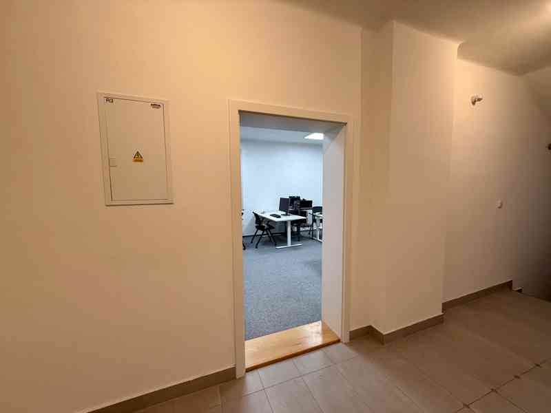 PRONÁJEM PROSTORNÉ KANCELÁŘE O CP CCA 38 M2, BRNO–ŽIDENICE  - foto 9