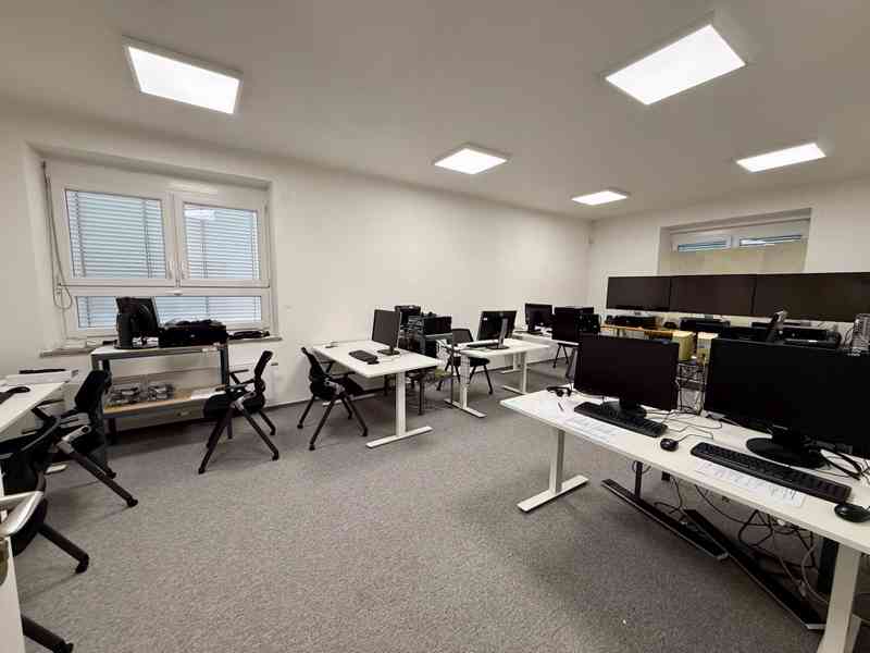 PRONÁJEM PROSTORNÉ KANCELÁŘE O CP CCA 38 M2, BRNO–ŽIDENICE  - foto 7