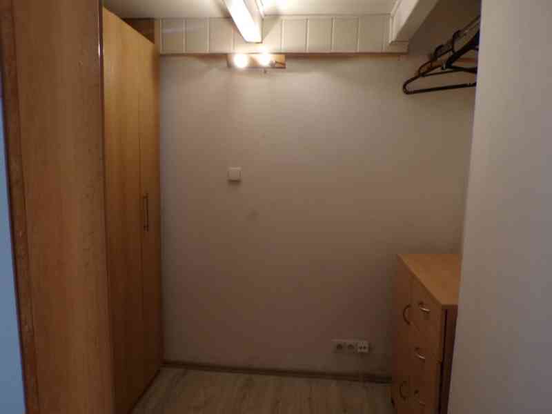 Pronájem bytu 1+1, Karlovy Vary, kompletně zařízený - foto 12