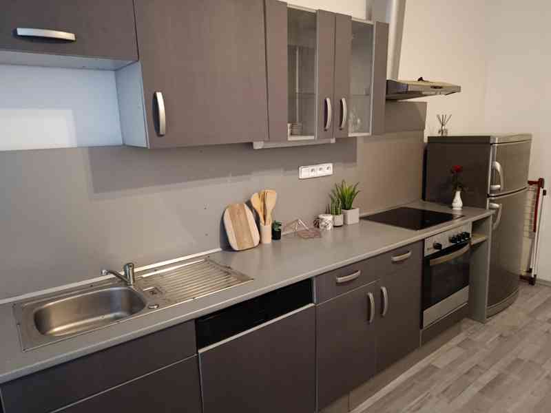 Pronájem bytu 1+1, Karlovy Vary, kompletně zařízený - foto 5