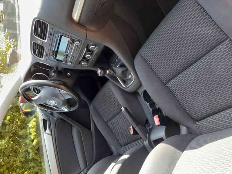 VW GOLF 1.4, 59 kW, NOVÁ STK, NADST. VÝBAVA, PO SERVISU - foto 10
