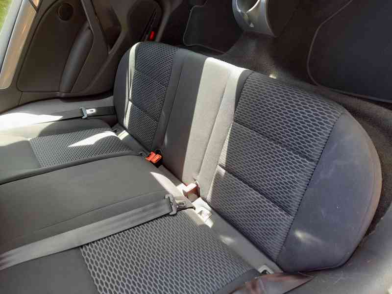 VW GOLF 1.4, 59 kW, NOVÁ STK, NADST. VÝBAVA, PO SERVISU - foto 4